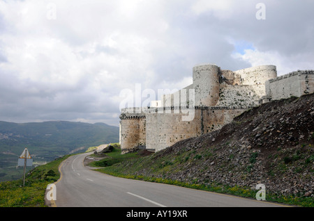 Diese mittelalterliche Burg verwendet von den Kreuzfahrern, die "Krak des Chevaliers", ist eine historische und touristische Hauptgrenzstein in Hosn, Syrien Stockfoto