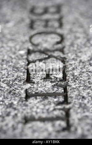 Nahaufnahme Detail des Namens auf Samuel Becketts Grave Montparnasse Friedhof Paris Stockfoto