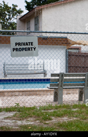 Private Unterkunft ausgeschildert auf einem Zaun an einem Gemeinschaftspool in Clearwater Florida USA Stockfoto