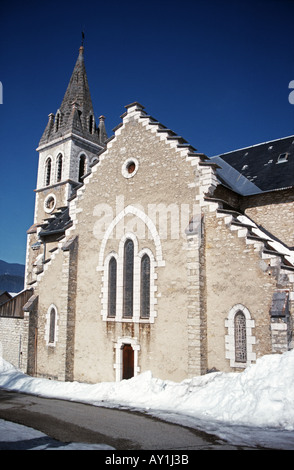 Kirche mit typischen Treppengiebel nr Villard de Lans Stockfoto