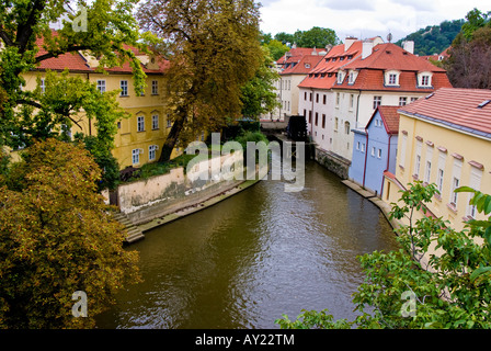 Blick von der Karlsbrücke entfernt der Kampa-Insel und Prag Stockfoto