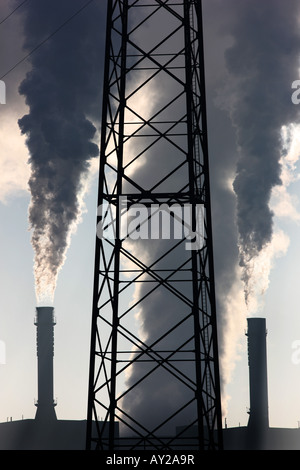 DEU Deutschland Duisburg Powerstation des Stahlunternehmens HKM Hüttenwerke Krupp Mannesmann Kühlung Türme Stockfoto