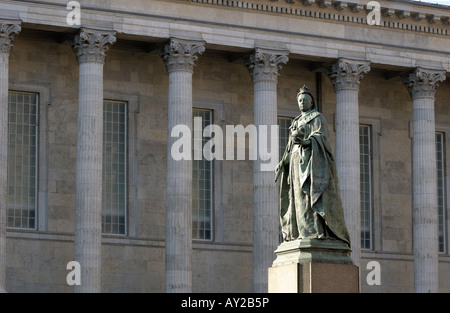 Statue der Königin Victoria in Victoria Square Birmingham England von Thomas Brock und wurde am 10. Januar 1901 enthüllt nur 12 Tage Stockfoto