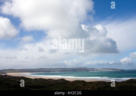 Blick auf St. Ives Bay von Hayle Sanddünen in der Nähe von Godrevy Stockfoto