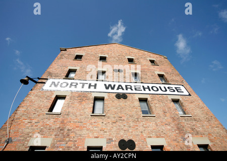 Nord-Lager, Gloucester Docks und die Atlas-Glocke Stockfoto