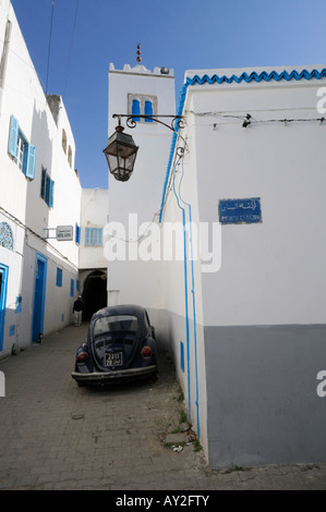 M'sid el Koubba Moschee und VW Käfer Auto in Medina von Tunis Tunesien Stockfoto