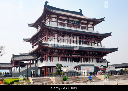 DuFu Jiangge im chinesischen Stil Pavillon. Chinesisch (traditionell) Gebäude am Ufer des Flusses Xiangjiang, Changsha, Hunan, China. Stockfoto