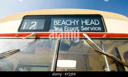 Bus Nr. 12 nach Beachy Head, Eastbourne Stockfoto