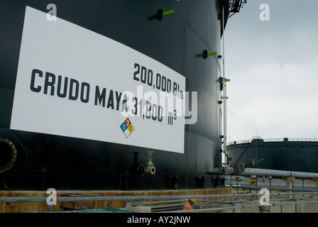 Neu errichtete holding Tanks für Maya-Rohöl in der Raffinerie von Lazaro Cardenas in Minatitlan Veracruz Mexiko Stockfoto