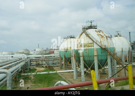 Die allgemeine Lazaro Cardenas-Raffinerie in Pumpenpaket ist Mexiko s älteste Prozessor von Rohöl und wird renoviert. Stockfoto