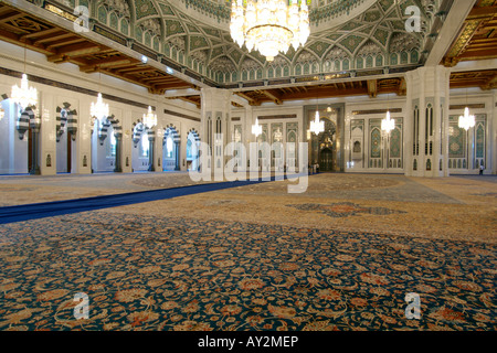 Innere des Bereichs Gebet der Sultan-Qabus-Moschee in Muscat, der Hauptstadt des Oman. Stockfoto