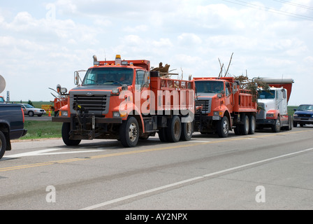 Muldenkipper schleppen Trümmer Greensburg Kansas nach einem starken tornado Stockfoto