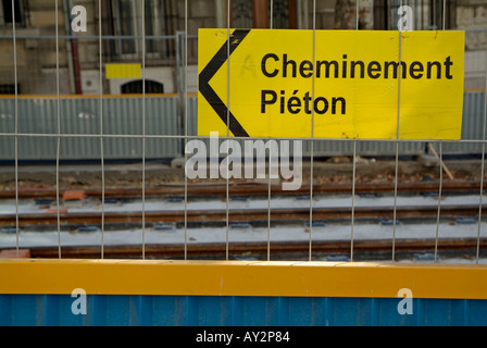 Frankreich Marseille Boulevard Longchamps Fußgänger melden Sie Weg auf die neue Straßenbahn Linie Arbeit vor Ort Stockfoto