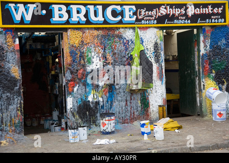 Kommerzielle Farbe Shop  W.Bruce Schiff Maler, Fraserburgh Schottland, Vereinigtes Königreich Stockfoto