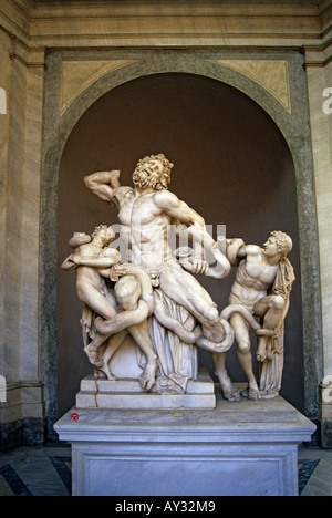 Das Gabinetto del Laocoonte - Gruppe des Laokoon und seine beiden Söhne, Pio-Clementino Museums im Vatikan, Rom (Italien) Stockfoto
