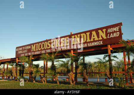 Florida Everglades Seminole Indian Airboot Fahrt Zeichen auf dem Tamiami Trail Stockfoto