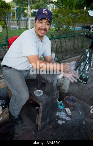 Shoe shine Mann aka Lustrador Esteli Nicaragua Stockfoto