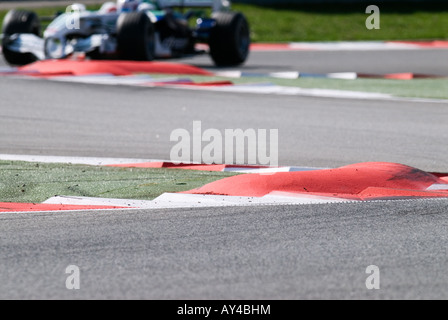 Rennwagen während der Formel-1-Test-Sitzungen auf dem Circuit de Catalunya in der Nähe von Barcelona im Februar 2008 Stockfoto