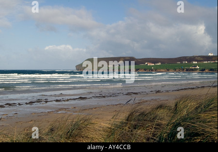 dh DUNNET BAY CAITHNESS stürmische Wellen brechen an sandigen Sanddünen an der Nordküste von Großbritannien 500 grasbewachsene Küste Stockfoto