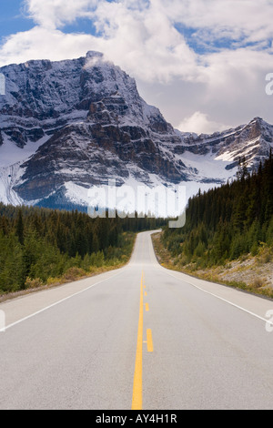Der Icefields Parkway Route zwischen Banff und Jasper in Banff Nationalpark, Rocky Mountains, Alberta, Kanada, Nordamerika Stockfoto