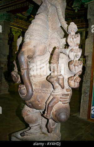 Statue von Ganesh und seine Frau, Halle von 1.000 Säulen, Meenakshi Tempel, Madurai, Tamil Nadu, Indien Stockfoto