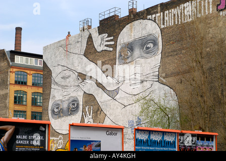 Graffiti und Wandbilder in Berlin Kreuzberg Stockfoto