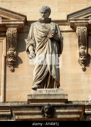 Galerie der Statuen im Innenhof des Louvre. Paris. Frankreich Stockfoto