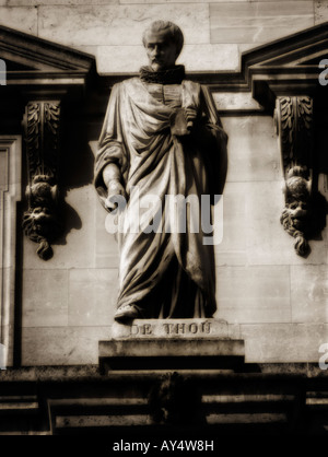 Galerie der Statuen im Innenhof des Louvre. Paris. Frankreich Stockfoto