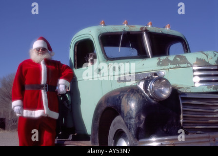 Herr 690 Richard Rumph als Santa Claus kommt mit einer anderen Art von Schlitten in Capitan, New Mexico. Stockfoto