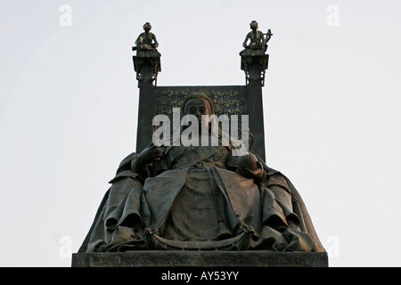 Statue der Königin Victoria an das Victoria Memorial in Kolkata Indien Stockfoto