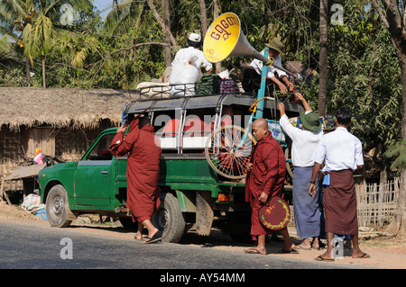 Voll beladen Abholung LKW an der Goldene Felsen Kytiku Myanmar Asien Stockfoto