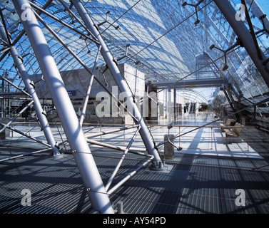 D-Leipzig, Parthe, Pleiße, Weisse Elster, Luppe, Leipziger Tieflandsbucht, Sachsen, neue Leipziger Messe, Baujahr 1995 und 1996, Teilansicht des Glas Halle West, Haupteingang auf der Leipziger Messe, Kurve Konstruktion aus Stahl und Glas Stockfoto