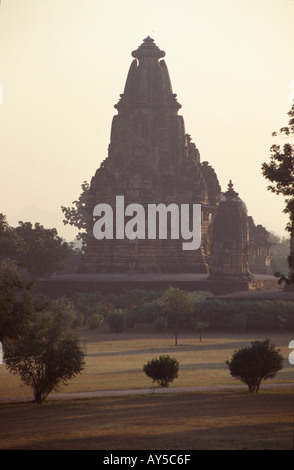 Blick auf das 1000 n. Chr., Vishvanath Tempel, Khajuraho, Madhya Pradesh, Indien Stockfoto