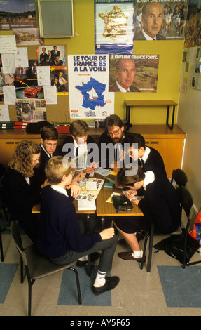 Umfassende Sekundarschule 1990er UK. Lehrer und Schüler Jungen und Mädchen Vorbereitung für die GCSE Französisch Sprachprüfungen Sheffield Yorkshire 1990. Stockfoto