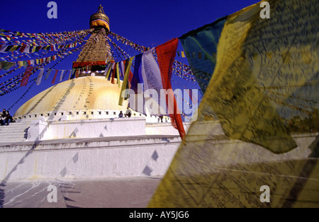 Stupa und Gebet Fahnen auf Bodhnath in Kathmandu-Nepal Stockfoto