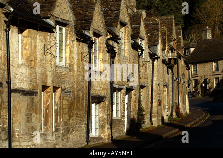 Ferienhäuser in Castle Combe, Wiltshire, England, UK Stockfoto