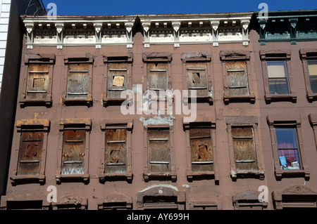 Brownstones Renovierungsarbeiten am Westen 126th Street in Harlem in New York City Stockfoto