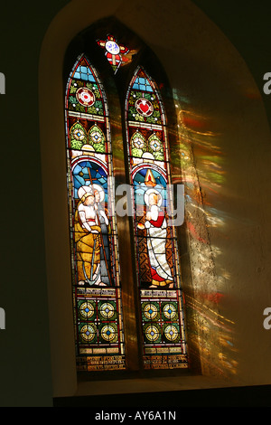 Derbyshire Castleton St Edmunds Kirchenfenster Glasmalerei Stockfoto