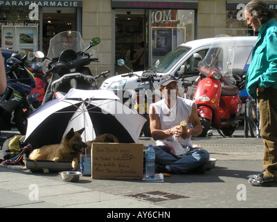 Obdachloser in Paris shopping Straße Frankreich Stockfoto