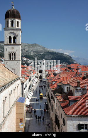 Altstadt von Dubrovnik wichtigsten shopping Strret betrachtet Stradun Placa von der Stadtmauer Stockfoto