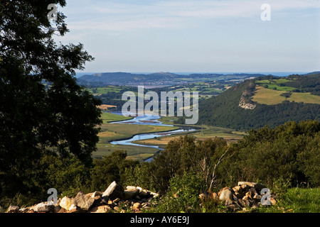 Flusses Conwy und Conwy Valley über Dolgarrog in Richtung Küste und Stadt Conwy zeigt Flussaue und Marschland, North Wales, UK Stockfoto