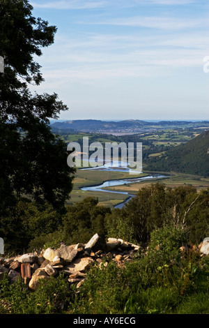 Flusses Conwy und Conwy Valley über Dolgarrog in Richtung Küste und Stadt Conwy zeigt Flussaue und Marschland, North Wales, UK Stockfoto