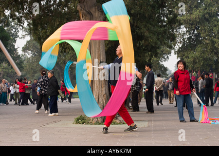 Morgen-Band Übungen im Tiantan Park, Beijing Stockfoto