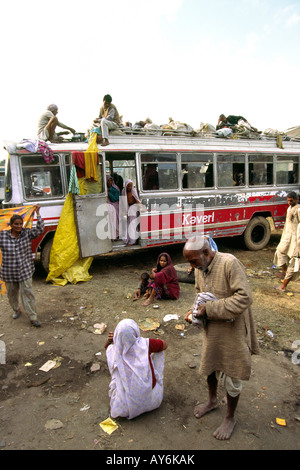 Indien West Bengal Kalkutta Ganga Sagar Mela Pilger bus Stockfoto
