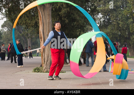 Morgen-Band Übungen im Tiantan Park, Beijing Stockfoto