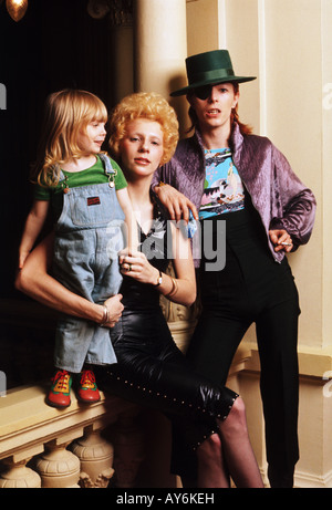 DAVID BOWIE mit Frau Angie und Sohn Zowie 1974 Stockfoto