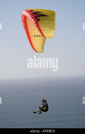 Parasailing, gleiten vor Torrey Pines Glider Hafen in der Nähe von San Diego Kalifornien Stockfoto