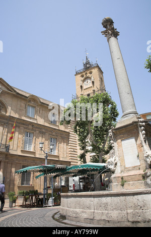 Bürgermeister, Gebäude, Brunnen, Markt und Blumen Basar in Aix en Provence Stockfoto