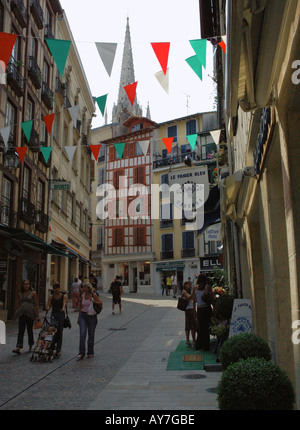 Charakteristischen Blick auf Backstreet Bayonne Centre Aquitaine Südwest-Frankreich Europa Stockfoto