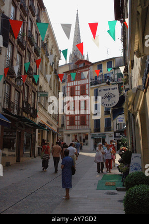 Charakteristischen Blick auf Backstreet Bayonne Centre Aquitaine Südwest-Frankreich Europa Stockfoto